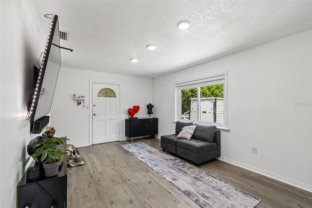 1904 W MEADOWBROOK AVENUE, Tampa, FL 33612