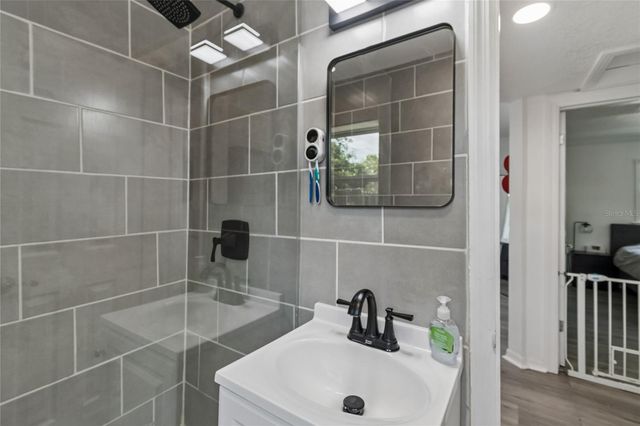 1904 W MEADOWBROOK AVENUE, Tampa, FL 33612