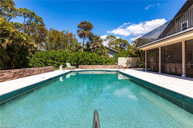 183 Old Tamiami TRL, Naples, FL 34110