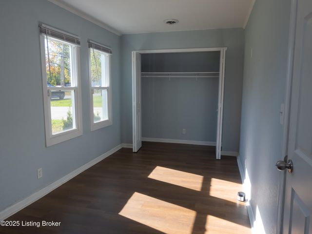 2021 Appleton Ln, Louisville, KY 40216