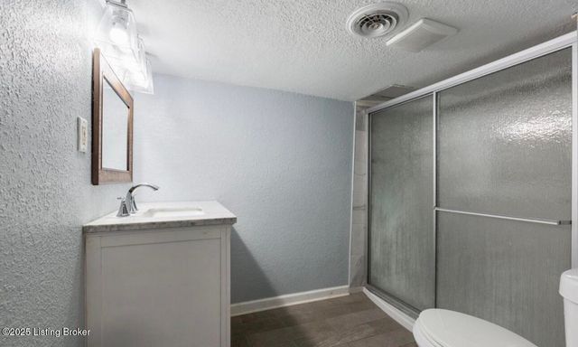 2021 Appleton Ln, Louisville, KY 40216