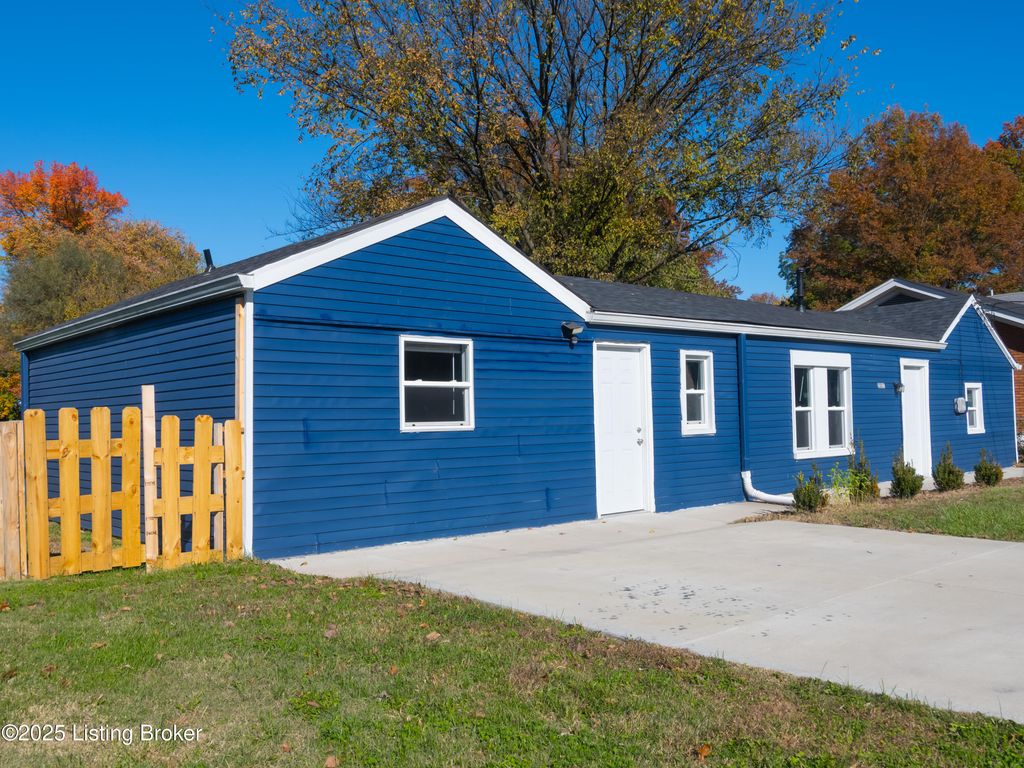 2021 Appleton Ln, Louisville, KY 40216