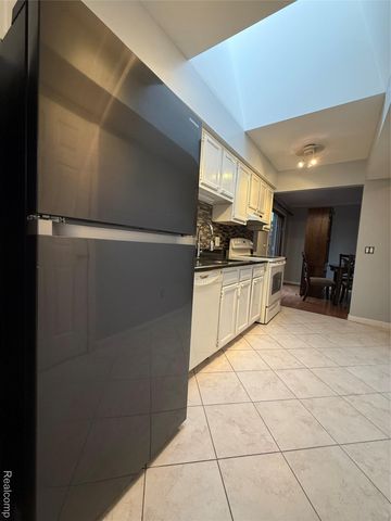 5561 Mansfield Avenue, Sterling Heights, MI 48310