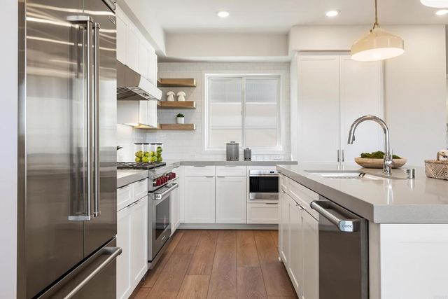 318 Chinquapin Avenue, Carlsbad, CA 92008