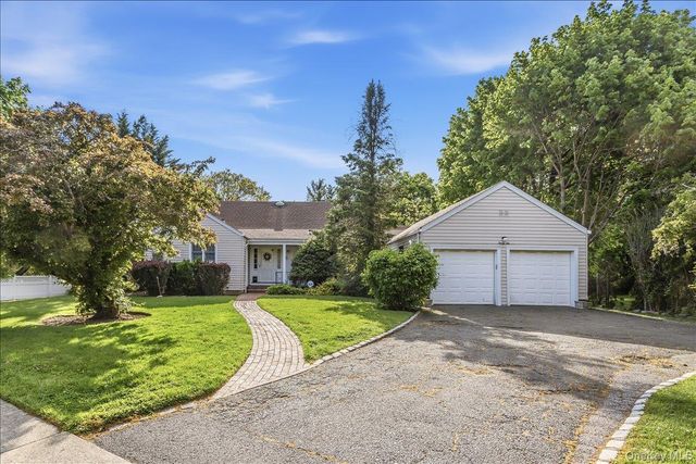 36 Roosevelt Place, Rockville Centre, NY 11570