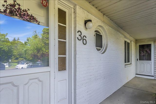 36 Roosevelt Place, Rockville Centre, NY 11570