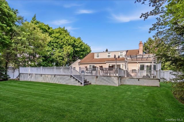 36 Roosevelt Place, Rockville Centre, NY 11570