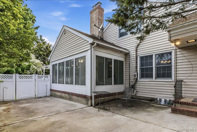 36 Roosevelt Place, Rockville Centre, NY 11570