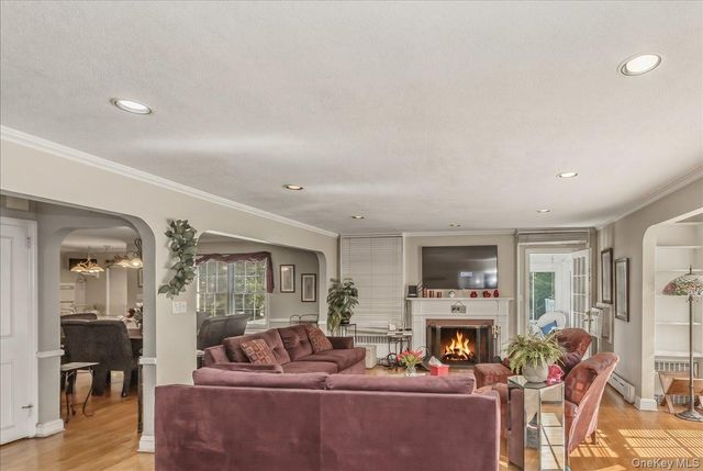 36 Roosevelt Place, Rockville Centre, NY 11570
