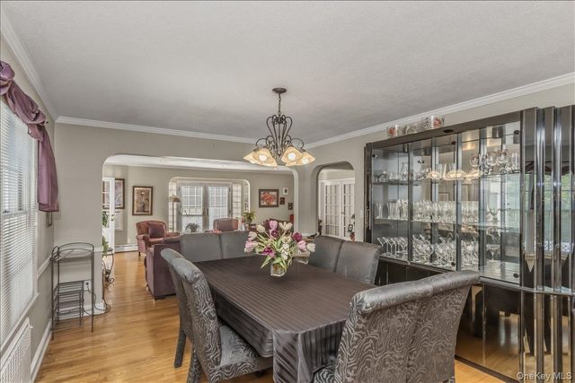 36 Roosevelt Place, Rockville Centre, NY 11570