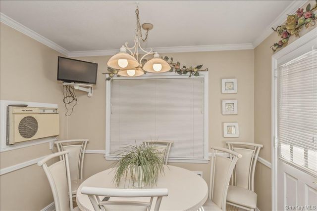 36 Roosevelt Place, Rockville Centre, NY 11570