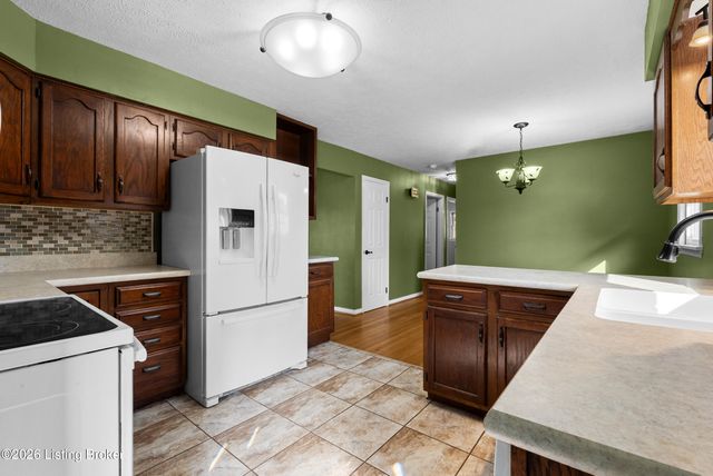 2507 Mavis Ct, Louisville, KY 40216