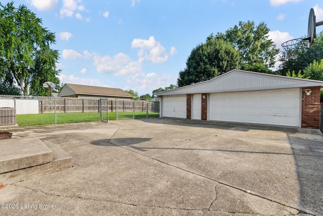 2507 Mavis Ct, Louisville, KY 40216