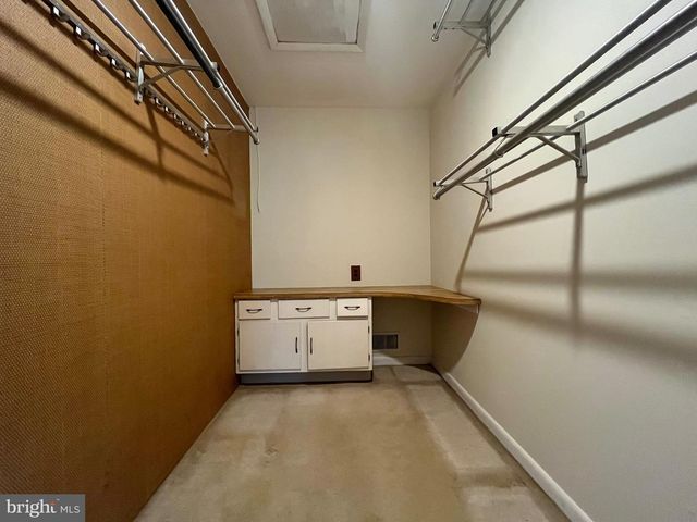 4 ROBERTSON RD, East Windsor, NJ 08520