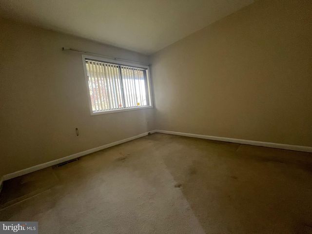 4 ROBERTSON RD, East Windsor, NJ 08520