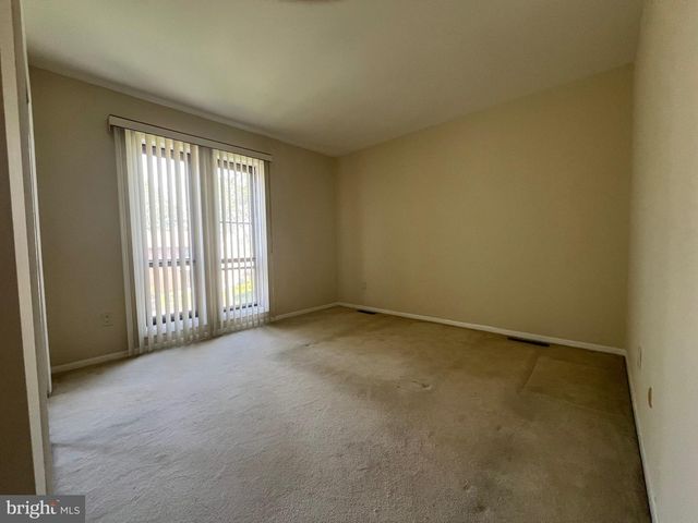 4 ROBERTSON RD, East Windsor, NJ 08520