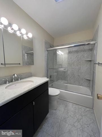 4 ROBERTSON RD, East Windsor, NJ 08520