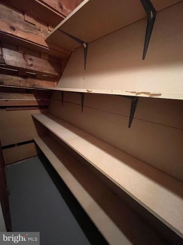 4 ROBERTSON RD, East Windsor, NJ 08520