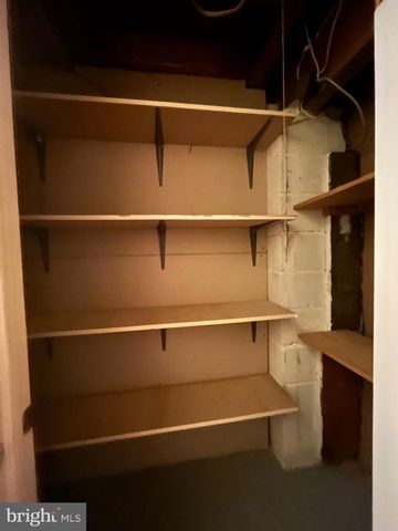 4 ROBERTSON RD, East Windsor, NJ 08520