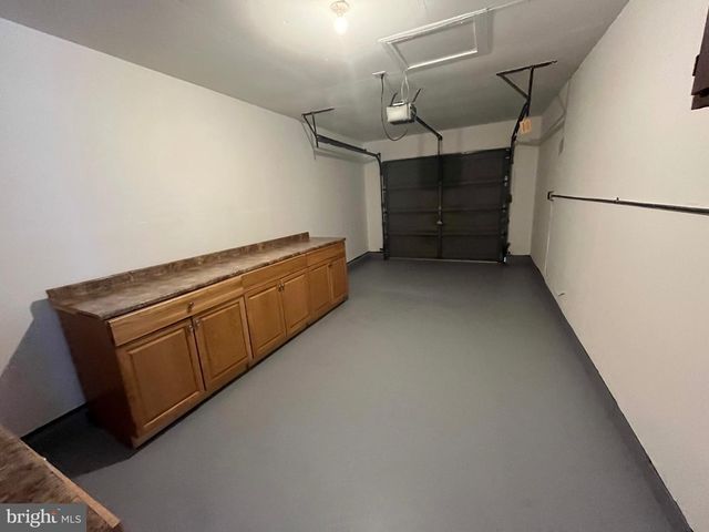 4 ROBERTSON RD, East Windsor, NJ 08520