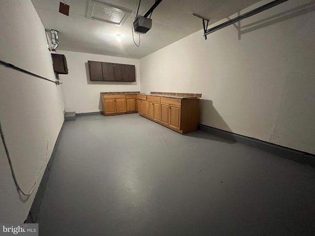 4 ROBERTSON RD, East Windsor, NJ 08520