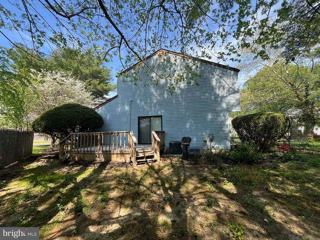 4 ROBERTSON RD, East Windsor, NJ 08520