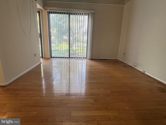 4 ROBERTSON RD, East Windsor, NJ 08520