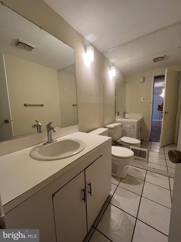 4 ROBERTSON RD, East Windsor, NJ 08520