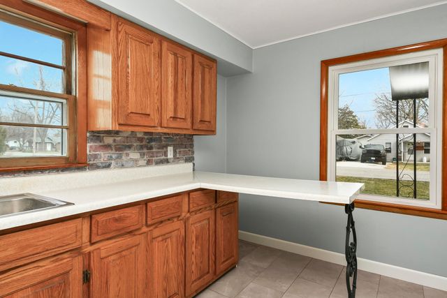 405 N Missouri Avenue, Nixa, MO 65714