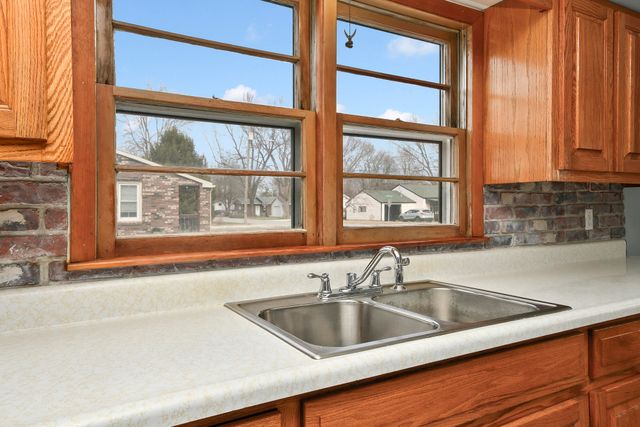 405 N Missouri Avenue, Nixa, MO 65714