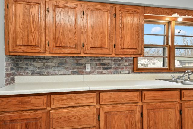 405 N Missouri Avenue, Nixa, MO 65714