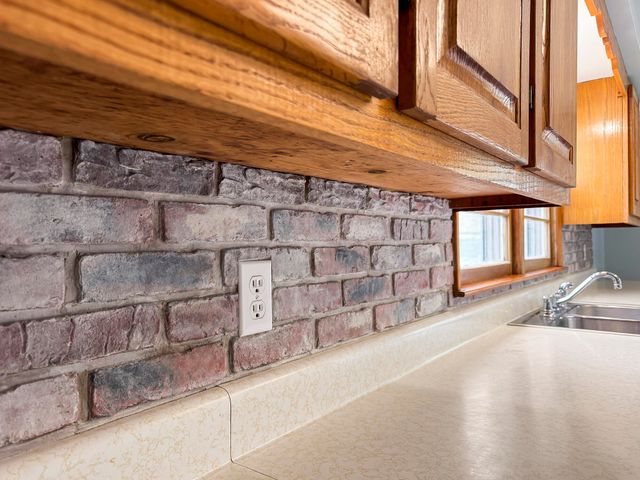 405 N Missouri Avenue, Nixa, MO 65714