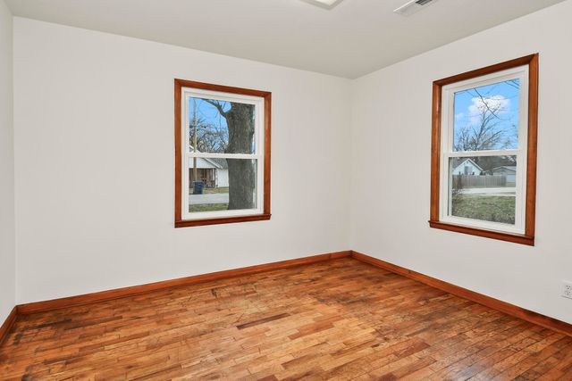 405 N Missouri Avenue, Nixa, MO 65714