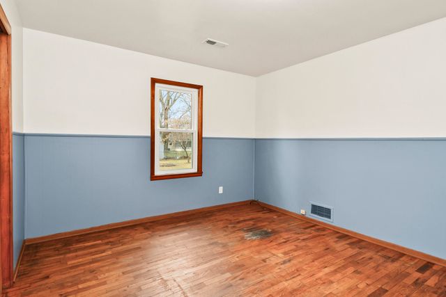 405 N Missouri Avenue, Nixa, MO 65714