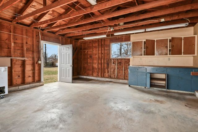 405 N Missouri Avenue, Nixa, MO 65714