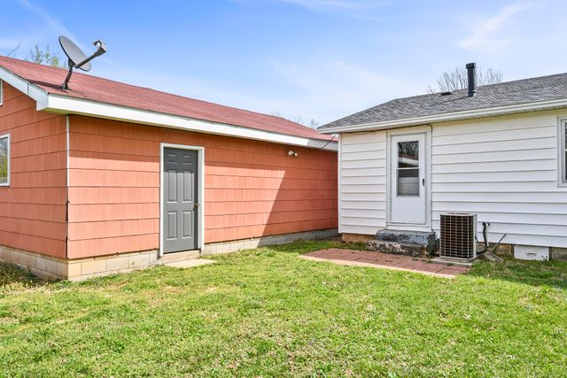 405 N Missouri Avenue, Nixa, MO 65714