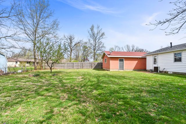 405 N Missouri Avenue, Nixa, MO 65714