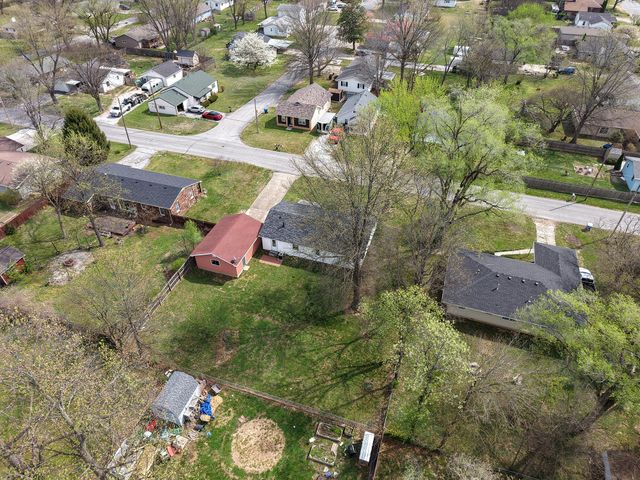 405 N Missouri Avenue, Nixa, MO 65714