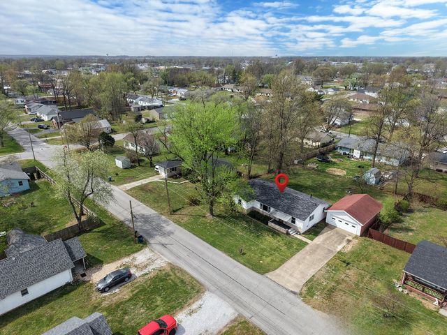 405 N Missouri Avenue, Nixa, MO 65714
