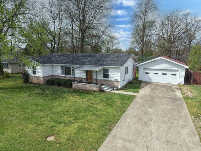 405 N Missouri Avenue, Nixa, MO 65714