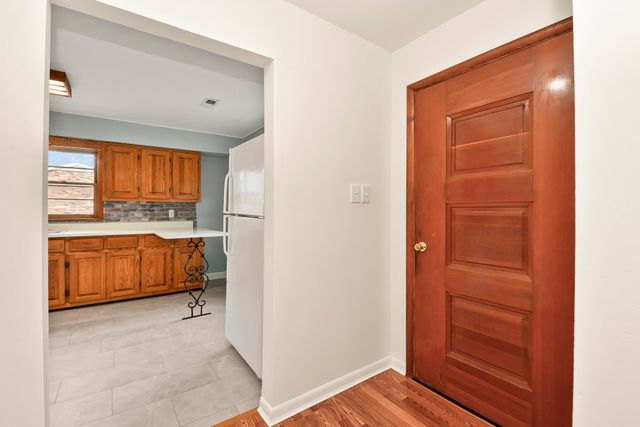 405 N Missouri Avenue, Nixa, MO 65714