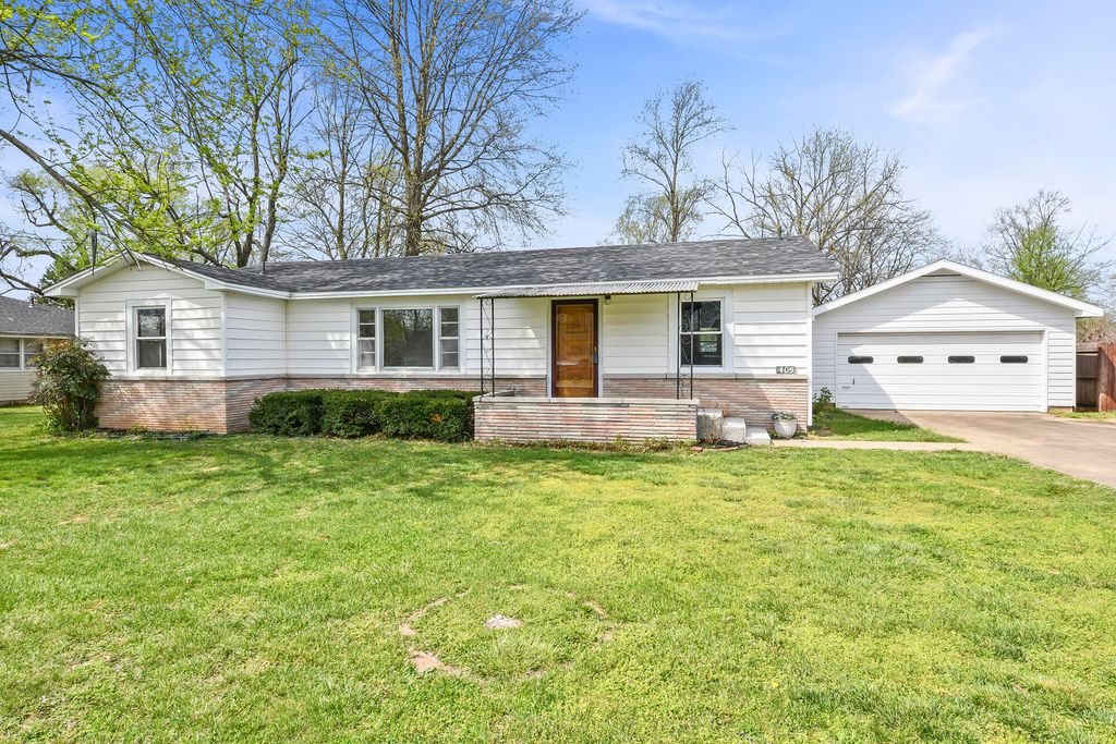 405 N Missouri Avenue, Nixa, MO 65714