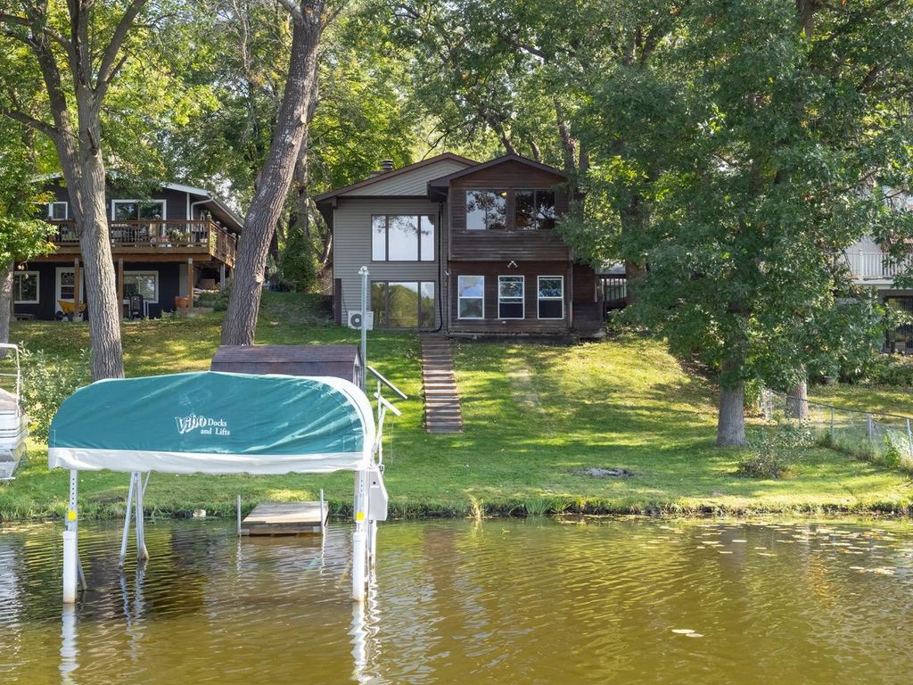 1008 Bay Drive SE, Forest Lake, MN 55025