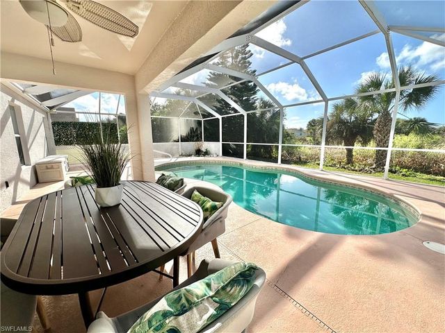 9808 Gladiolus Bulb LOOP, Fort Myers, FL 33908