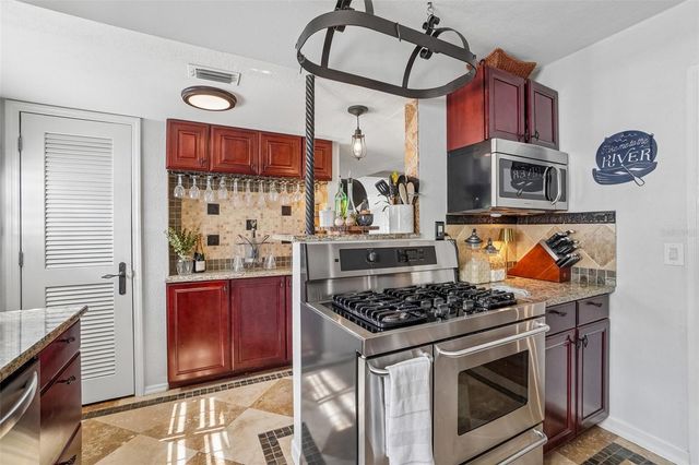 1204 E PARK CIRCLE, Tampa, FL 33604