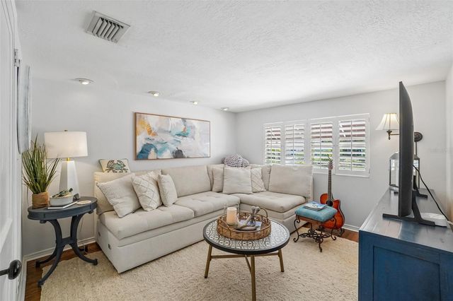1204 E PARK CIRCLE, Tampa, FL 33604