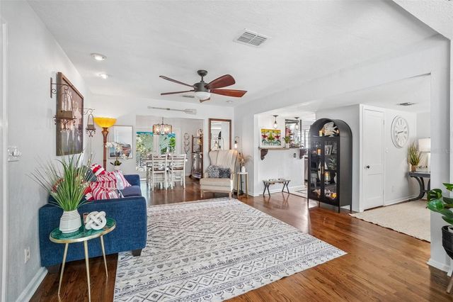 1204 E PARK CIRCLE, Tampa, FL 33604