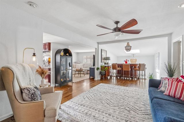 1204 E PARK CIRCLE, Tampa, FL 33604