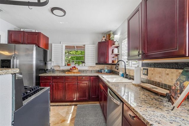 1204 E PARK CIRCLE, Tampa, FL 33604