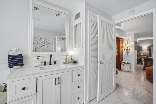 1204 E PARK CIRCLE, Tampa, FL 33604